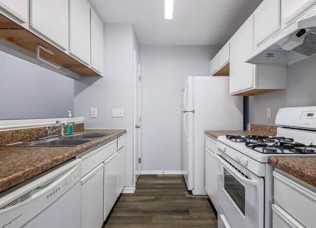 Building Photo - 2132 Andover Dr