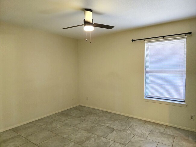 Building Photo - Chapel Road Area Duplex