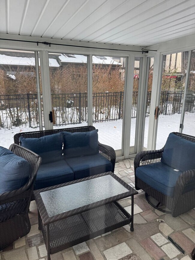 Building Photo - 3 Bedroom 1.5 Bath Single Family Home - Upper Arlington Schools