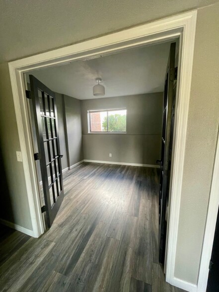 Building Photo - 7395 E Eastman Ave