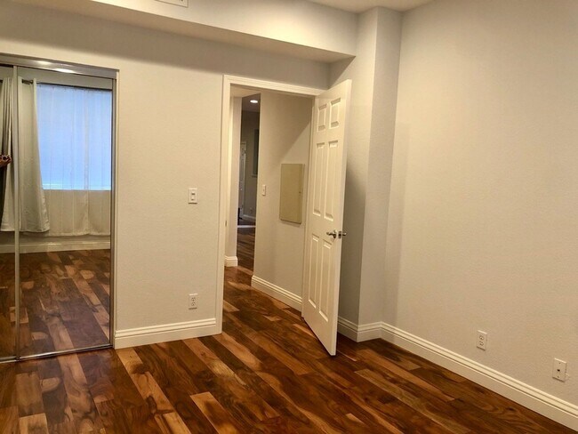 Building Photo - Ideal Location. .. Walk to Bart, Costco, Starbucks, Trader Joes, Kaiser Hospital