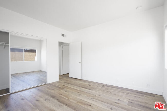 Building Photo - 22705 Del Valle St