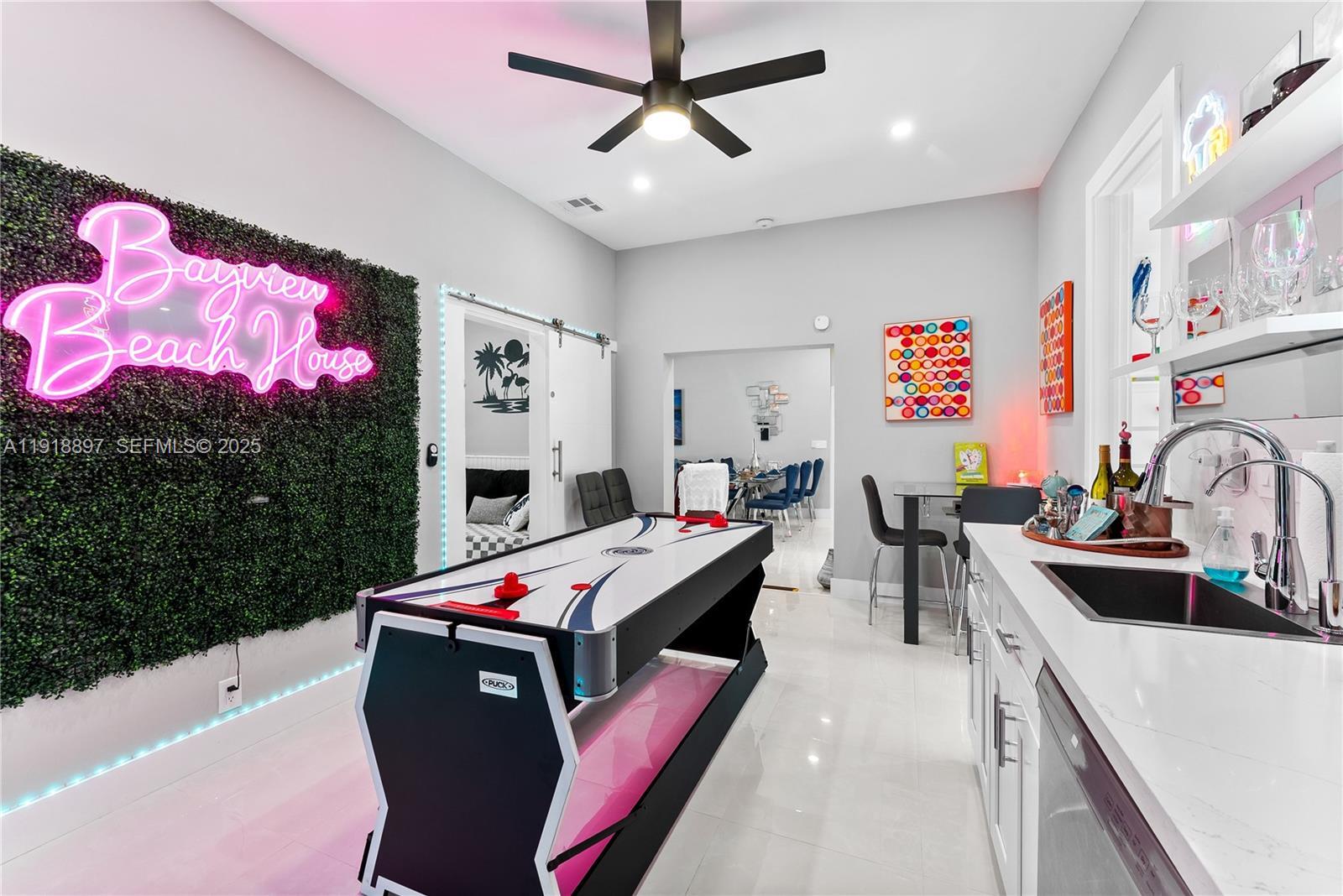 Building Photo - 2620 NE 15th St