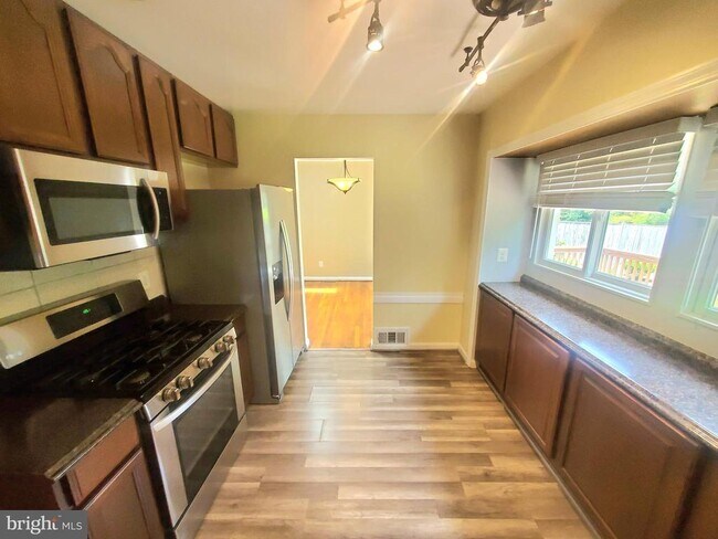 Building Photo - 4517 Mayfield Dr