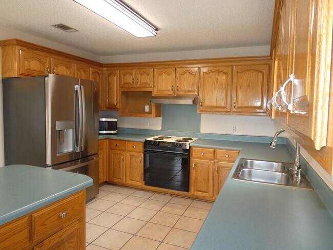 Building Photo - 3 Bedroom Home Near NAS Pensacola