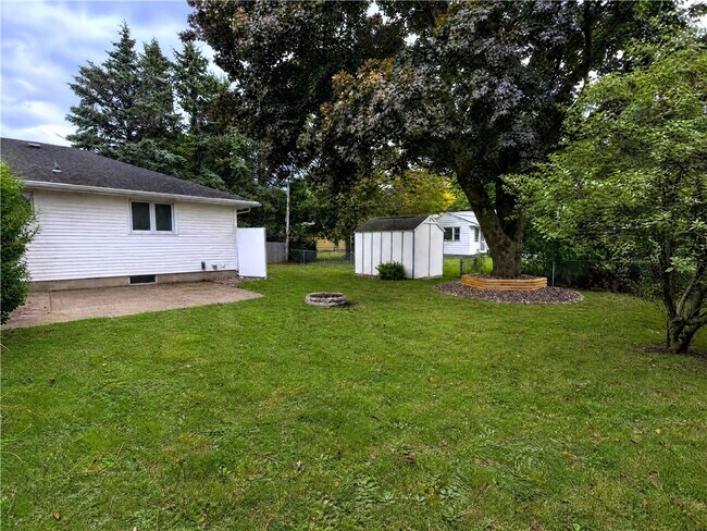 Building Photo - 69 Plaza Dr