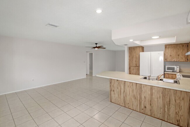 Building Photo - Hourglass Lakes Annual Home for Rent