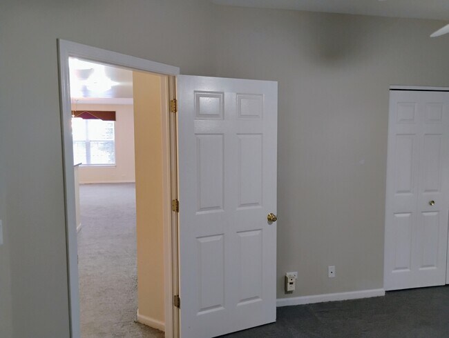 Building Photo - 1128 Georgetown Way