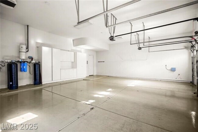 Building Photo - 1008 Trophy Hills Dr
