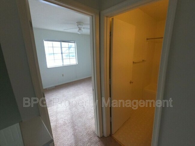 Building Photo - 605 Hamlet Ave