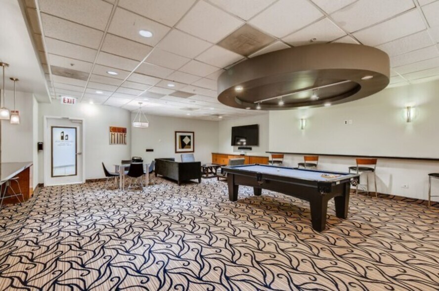 Building Photo - 545 N Dearborn St