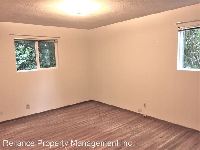 Building Photo - 8520-8560 SW Laurel Leaf Ln
