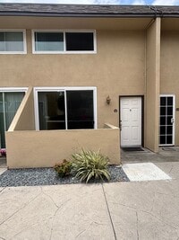 Building Photo - Spacious 2 Bedroom, 1.5 Bath Two-Story Townhome in Clairemont