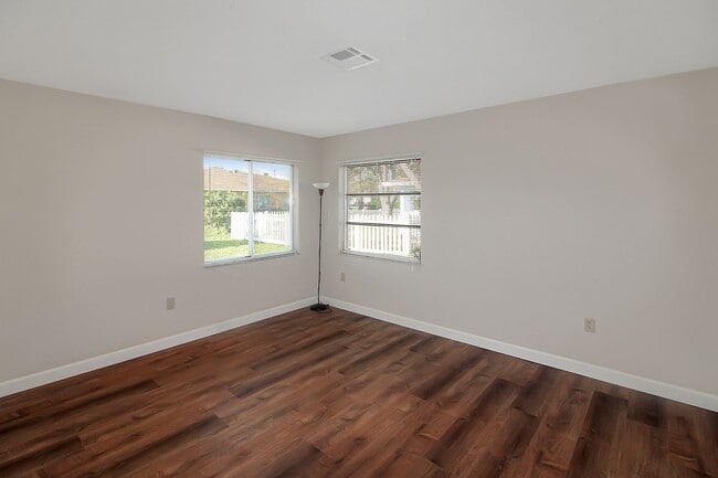 Building Photo - South Venice Annual Home for Rent