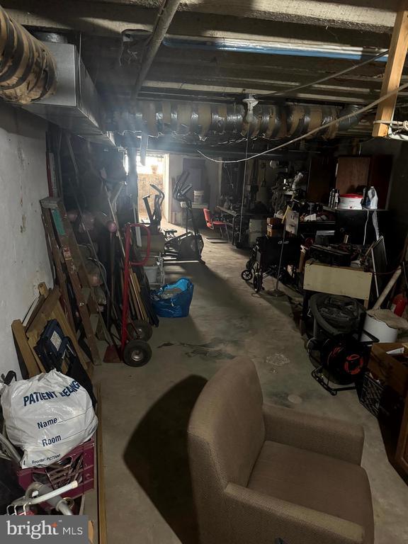 Building Photo - 5707 Lansdowne Ave