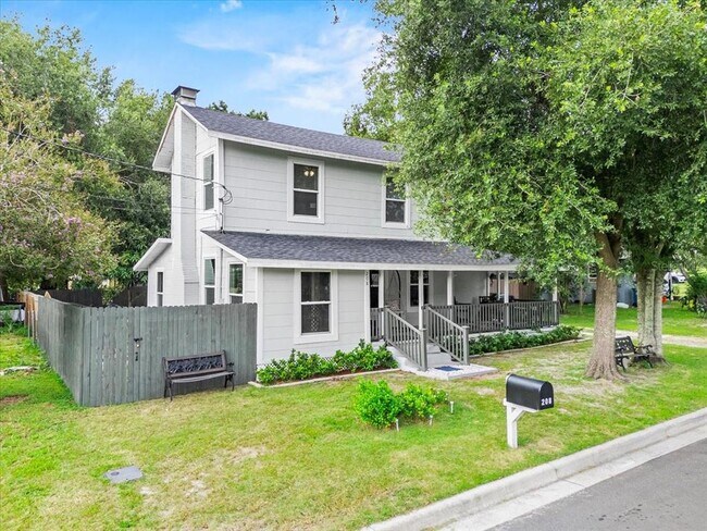 Primary Photo - 208 Weaver Ave