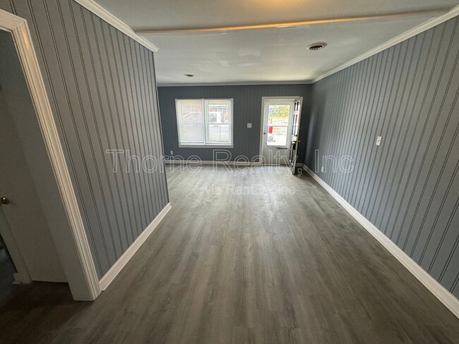 Building Photo - 307 E Battle Ave