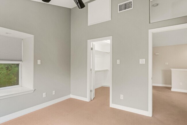 Building Photo - 701 Azie Morton Rd