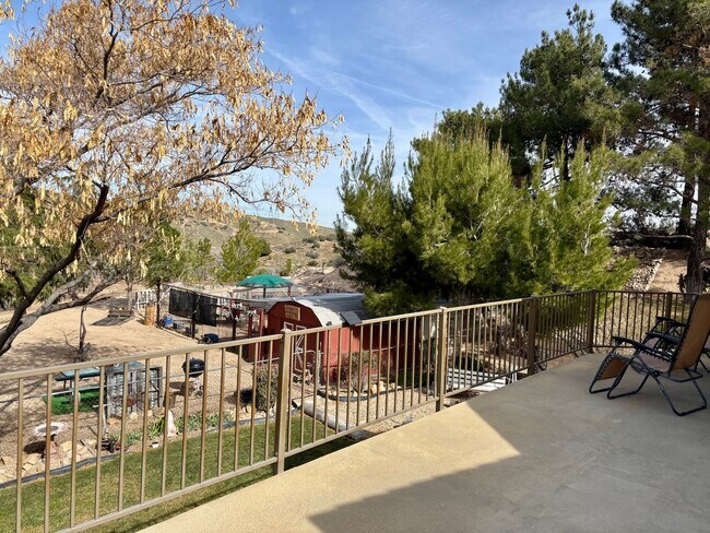 Building Photo - 4-BEDROOM 3-Bathroom FURNISHED Peaceful Country Living