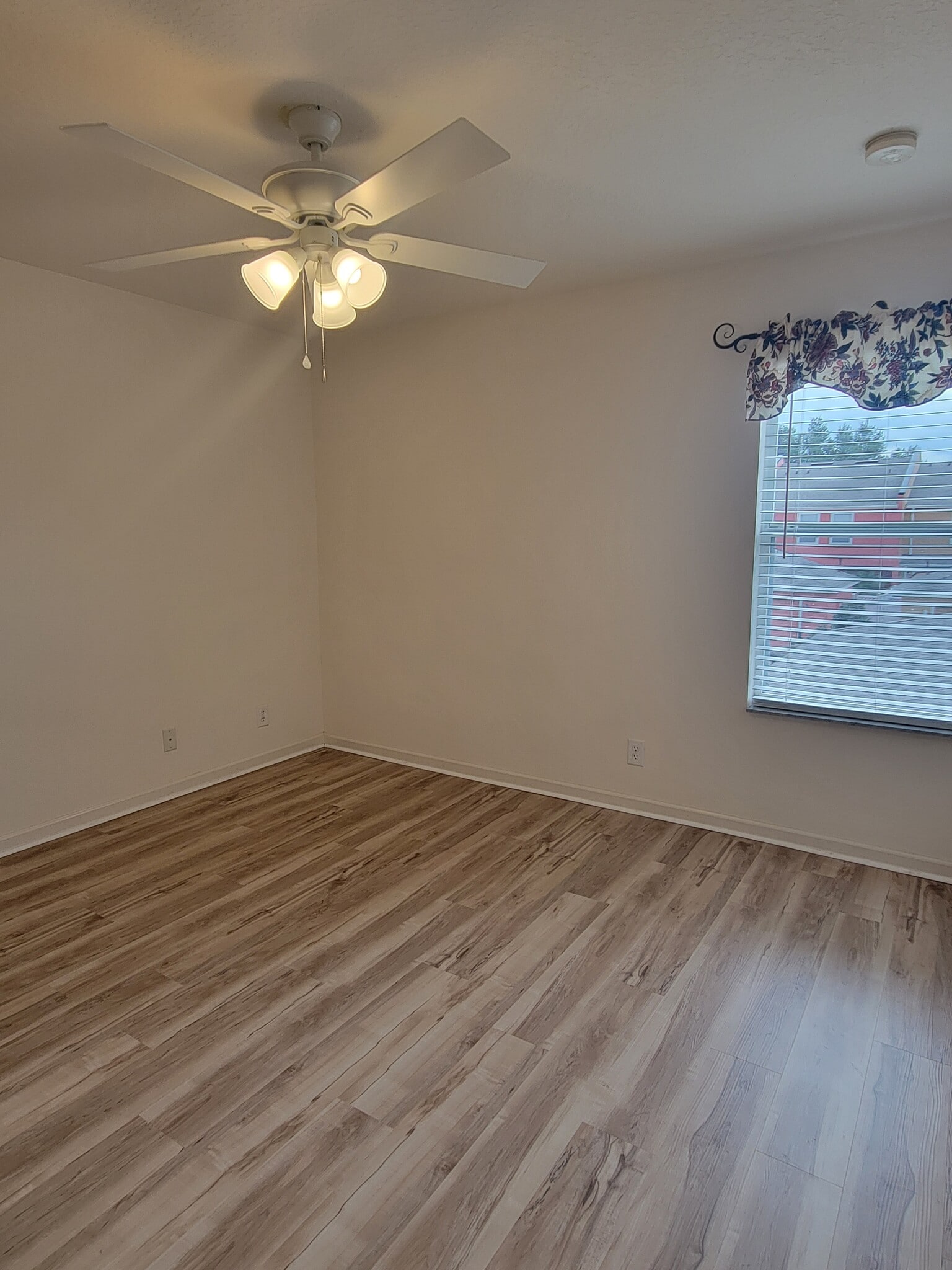 Guest BR 1 - 221 Victoria Commons Blvd