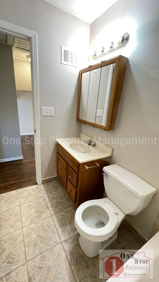 Building Photo - Beautiful 3 Bedroom / 2 Bathroom Duplex in...