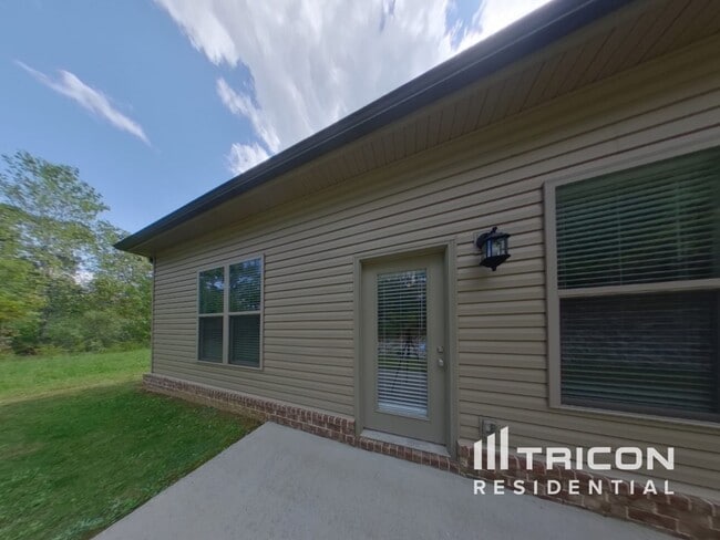 Building Photo - 211 E Quail Hollow Way