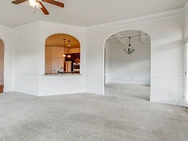 Building Photo - PRICE REDUCED!