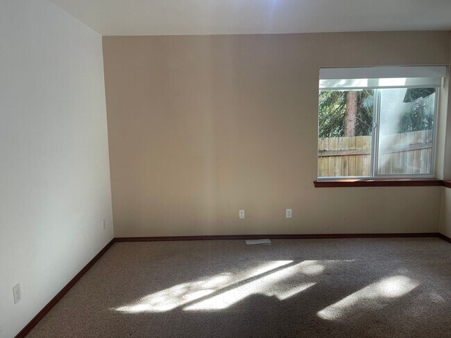 Building Photo - Gorgeous custom built home