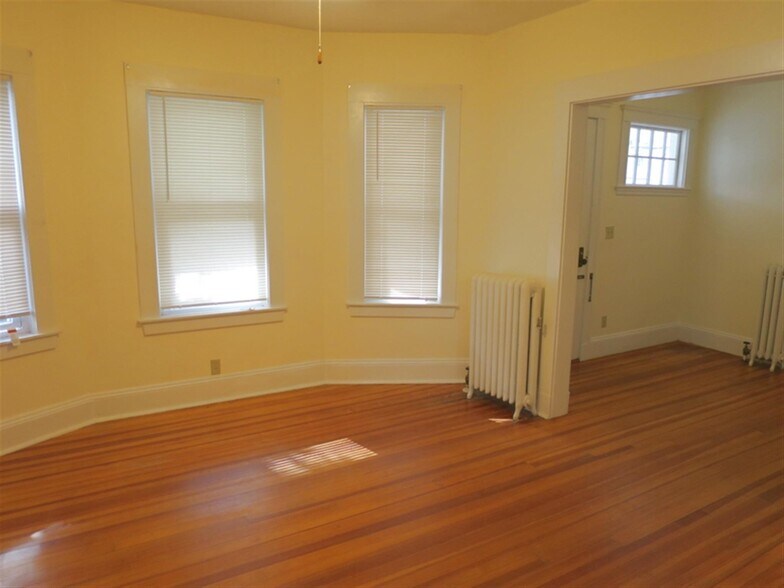 Building Photo - 5 Freeman St