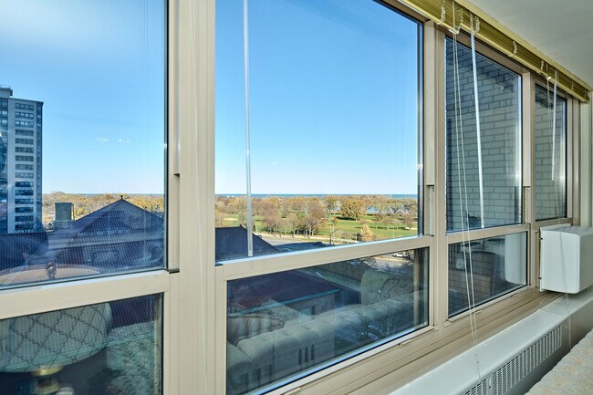 Building Photo - 3950 N Lake Shore Dr