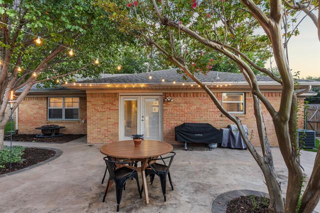 Building Photo - 2127 Clarksdale Dr