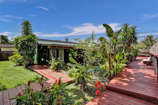Building Photo - 7245 S Waterway Dr