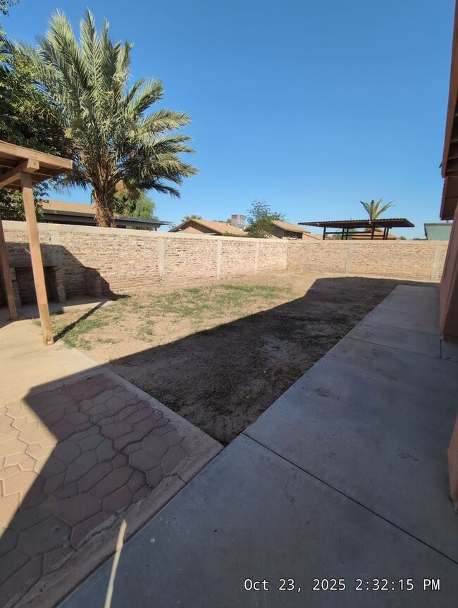 Building Photo - Welcome to your new cozy, immaculate and spacious home!