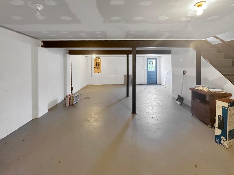 Building Photo - 877 Donegal Dr W