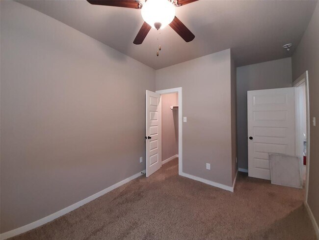 Building Photo - 118 Wickersham St