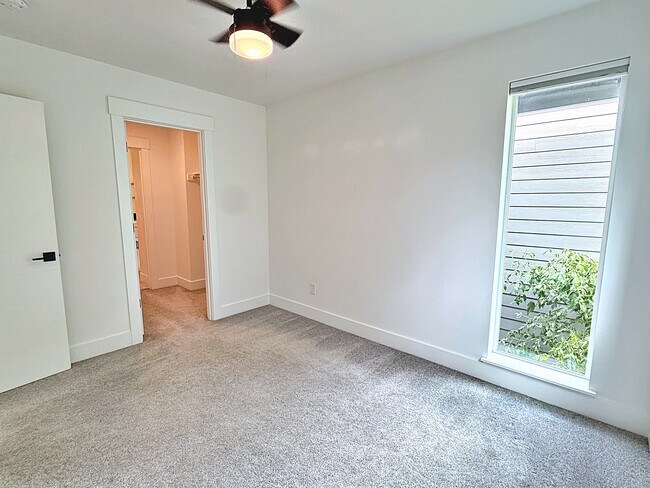 Building Photo - 4209 SE 80th Ave
