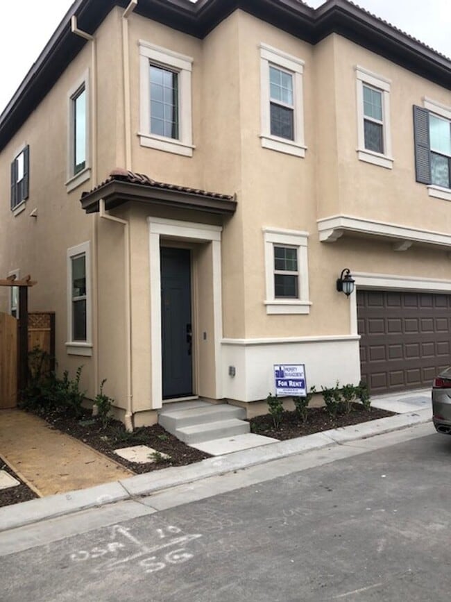 Building Photo - Newer 3 Bedroom 2.5 Bath in Mountain House