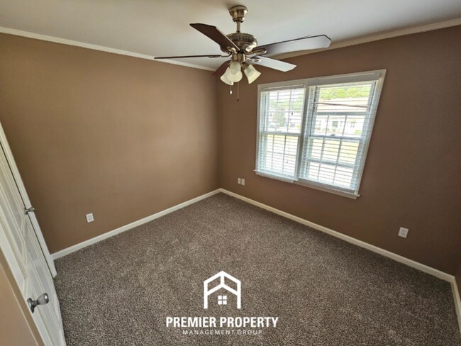 Building Photo - 2116 Rolling Valley Dr