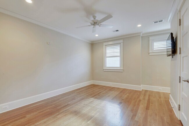 Building Photo - 5br Bethesda Home for Rent