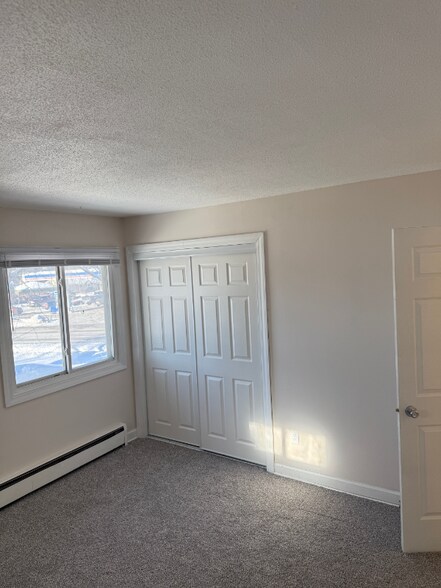 Building Photo - 3829 Lake Dr