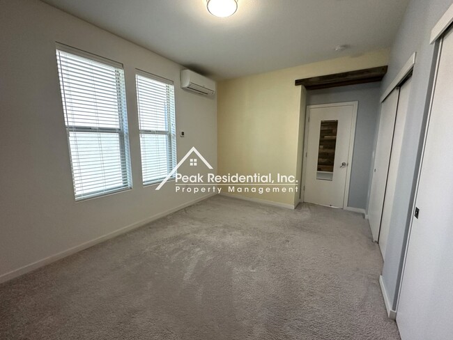 Building Photo - The Mills at Broadway - 1bd/1ba Condo with...