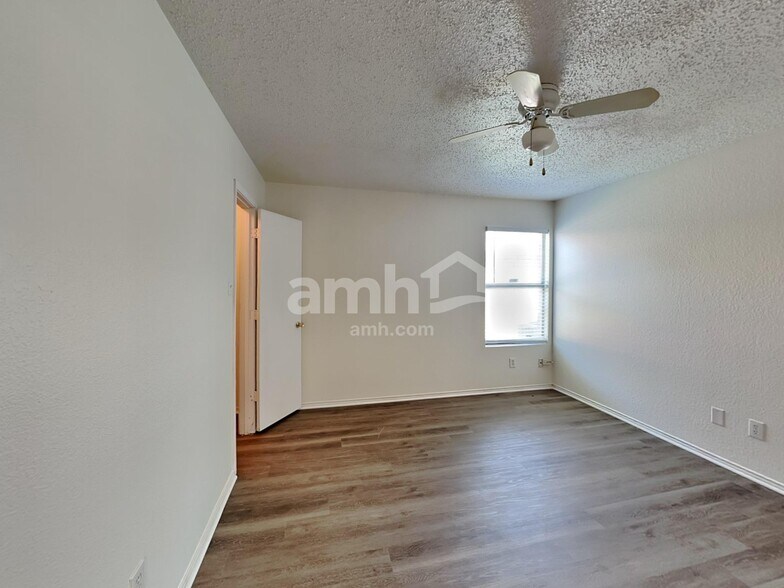 Building Photo - 5500 Costa Mesa Dr