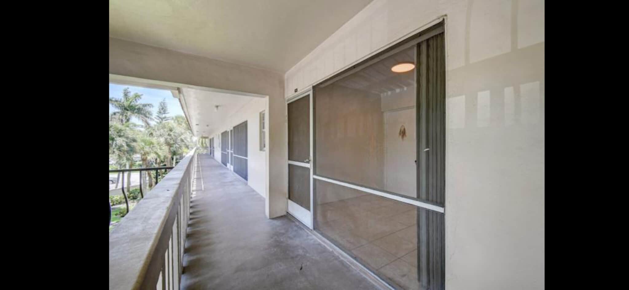 Building Photo - 100 Royal Palm Way