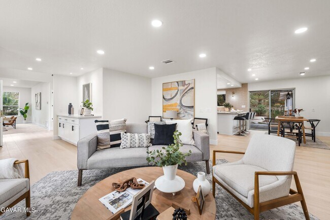 Building Photo - 41901 Cll Clarita