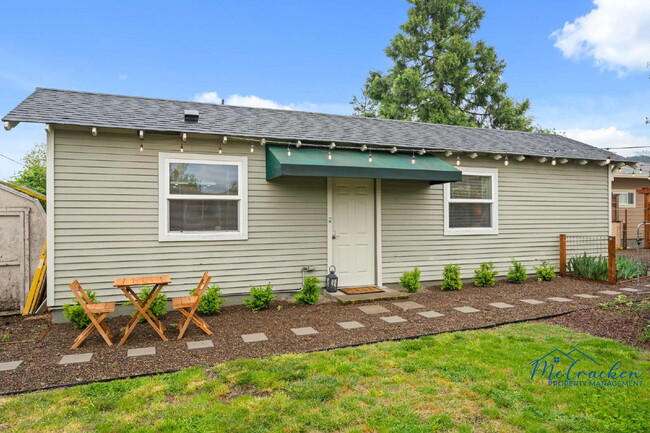 Building Photo - Charming Studio with Full Kitchen in Ashland