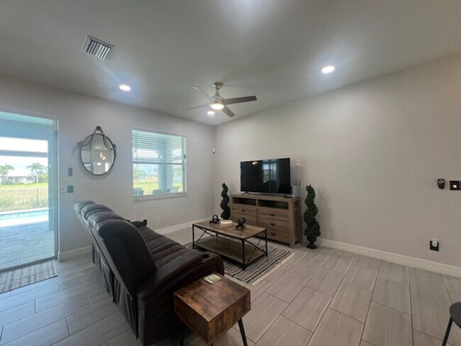 Building Photo - Stunning furnished Pool Home for Rent in N...
