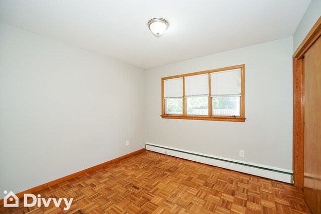 Building Photo - 150 E 272nd St