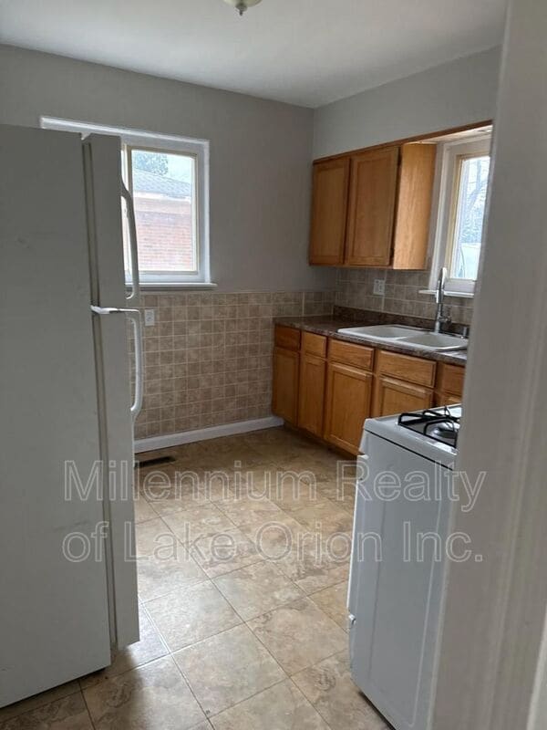 Building Photo - 13001 Albany St