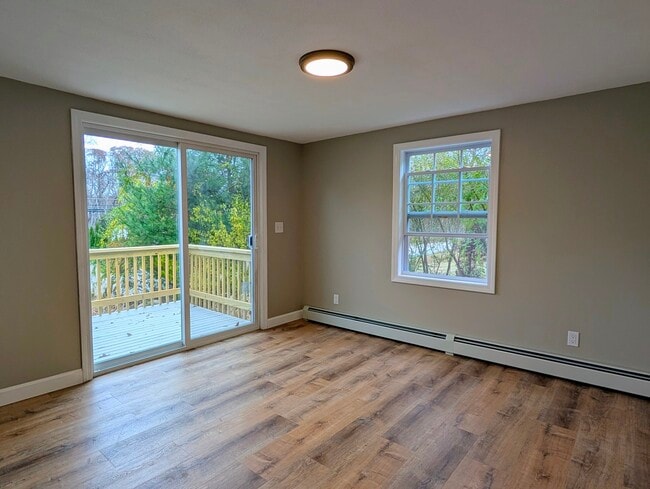 Building Photo - 2529 Main St