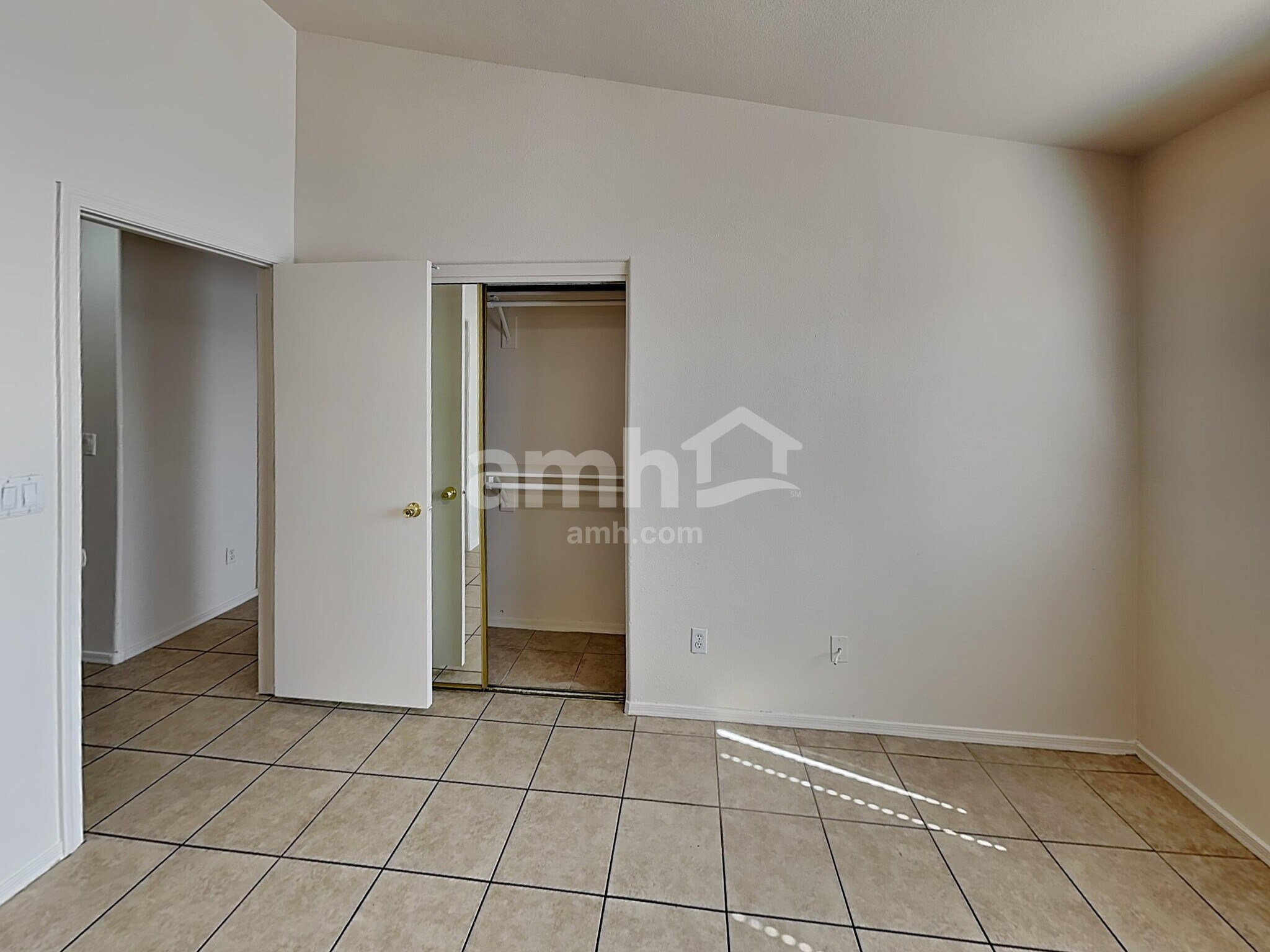 Building Photo - 2727 N 87th Ave